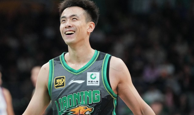 世界杯客户端升级-赵继伟：年薪高达600万，曾拿4次CBA总冠军，妻子是人艺话剧演员