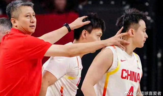 世界杯手机观看-男篮逆转夜，队长13中2成“惊喜”，郭导的信任该换人了？|赵睿|体育赛事讨论|中国男篮|比赛|关键_新浪体育_新浪新闻