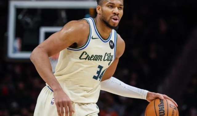 老鹰逆转雄鹿！字母哥24+5很不满，老鹰6人得分上双，库兹马爆发