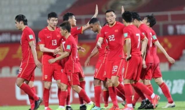 国足出战澳大利亚一身红 12强赛首战讨“好彩头”？