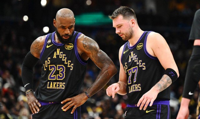 烦了，湖人队东契奇被问及詹姆斯和里夫斯的问题时，明显感到不悦