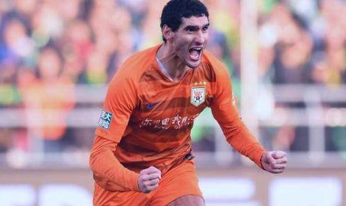 世界杯直播app下载-又是读秒头球绝杀！熟悉的头球大师砸晕国足王牌